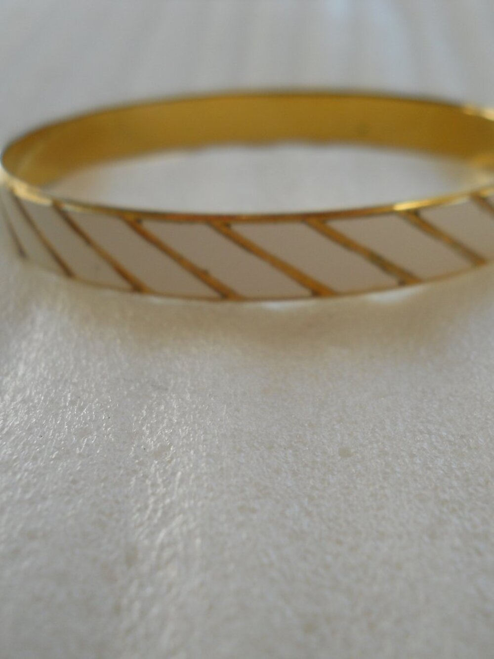 White & Gold Bangle Bracelet   830